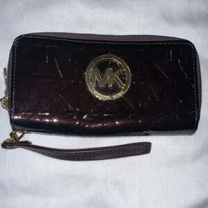 Vintage Michael Kors Jet Set Zip Around Wallet Wristlet in Patent Brown
